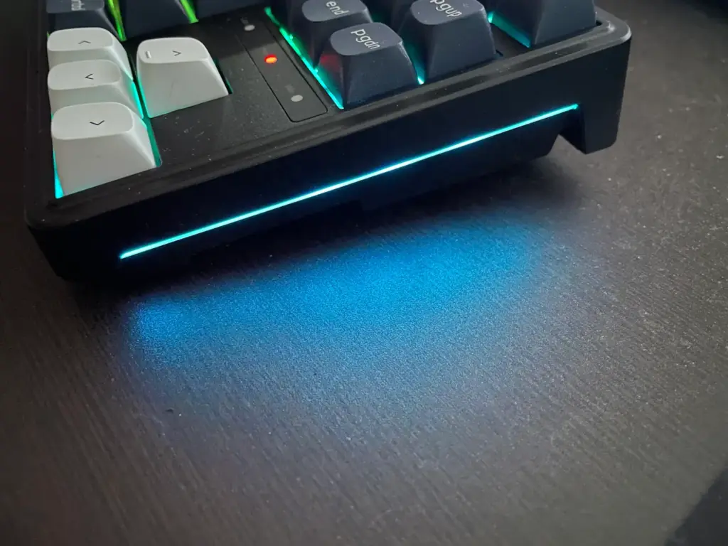 Keychron c3 pr 側面ライトが点灯