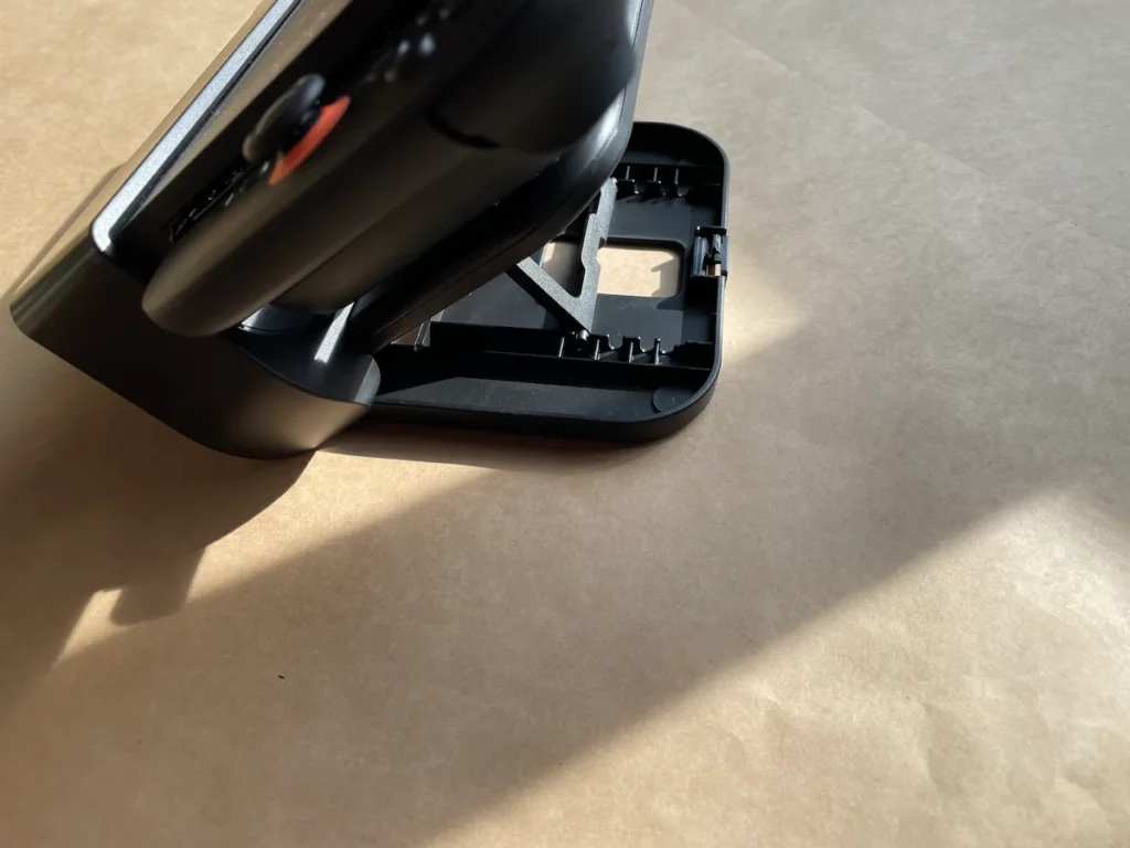 エレコム Switch2用冷却ファンスタンドのチルド機構部分の写真。一番角度の高い傾き