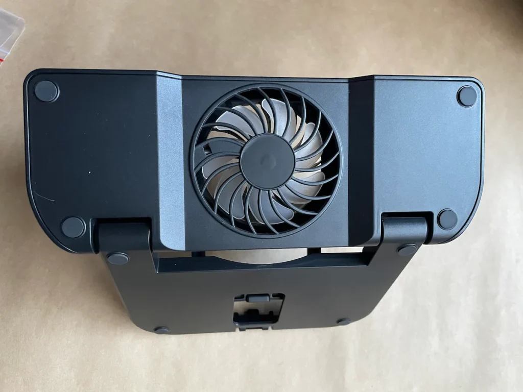 冷却ファンスタンドを下から見た図