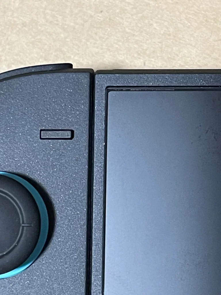 switch2用ベルモンド保護フィルムがピッタリ貼れている　左上